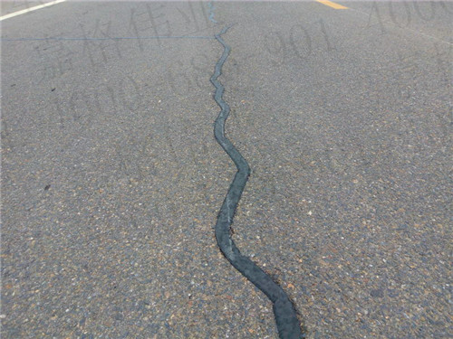 選擇嘉格路面裂縫貼縫帶讓您在道路養(yǎng)護(hù)行業(yè)中難逢敵手