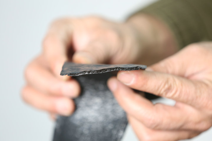 為什么使用瀝青路面裂縫貼縫帶養(yǎng)護裂縫