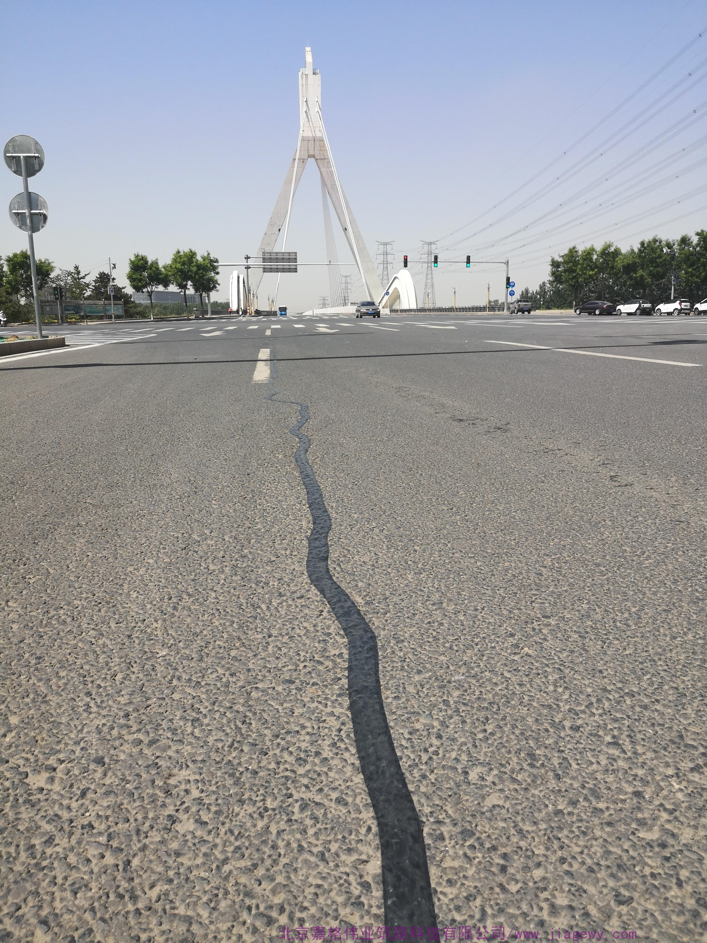 回訪一個(gè)冬季后的嘉格路面貼縫帶